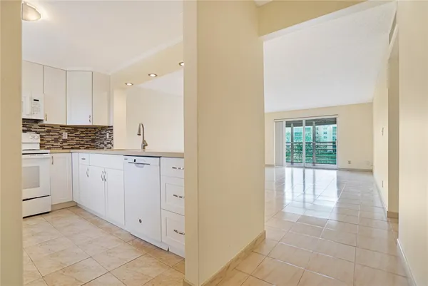 $255,000 | 111 Southeast 3rd Avenue, Unit 306, Dania Beach, FL 33004