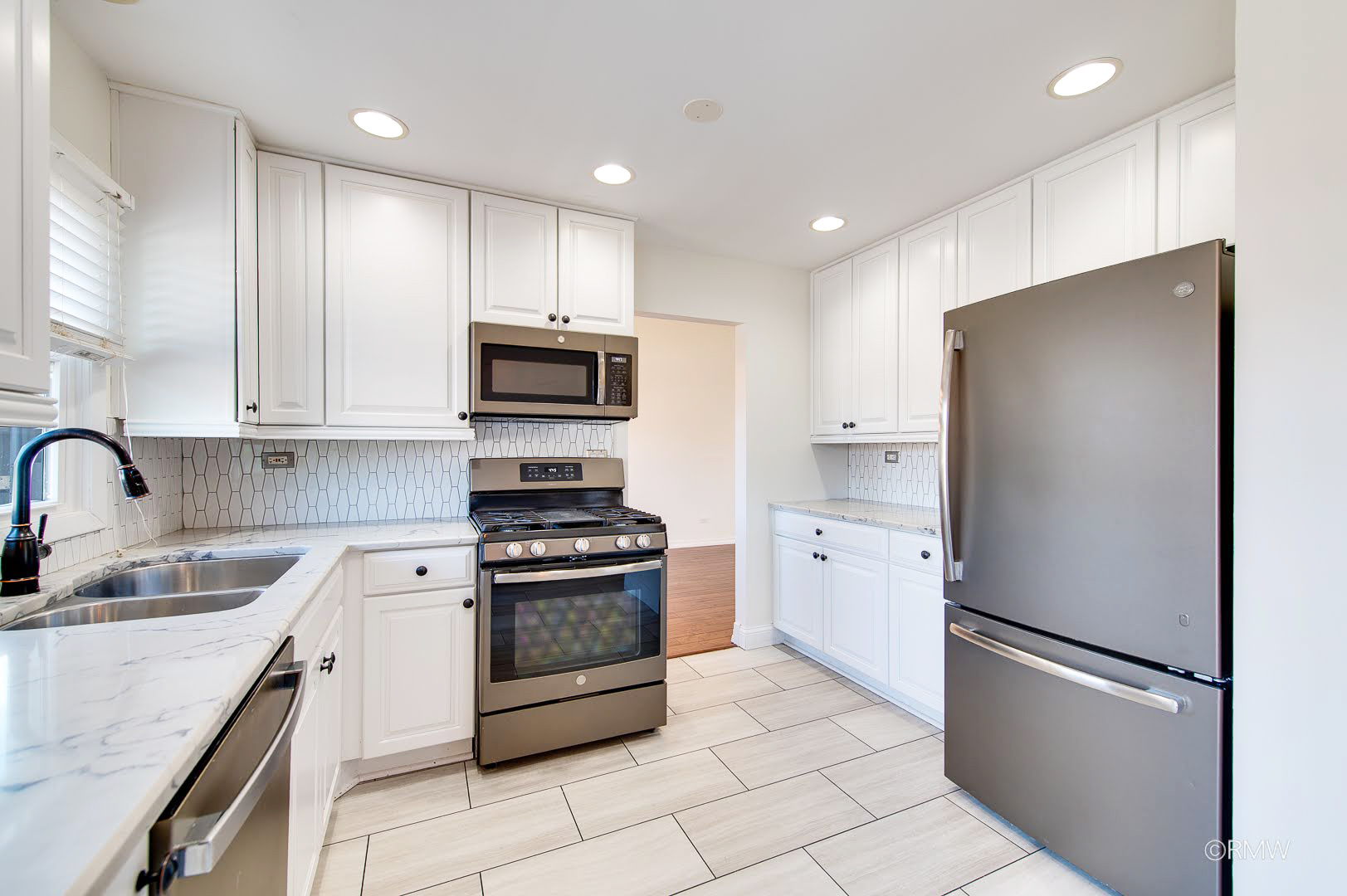 1233 Hickory Trail Addison, IL 60101 - Photo 13 of 36