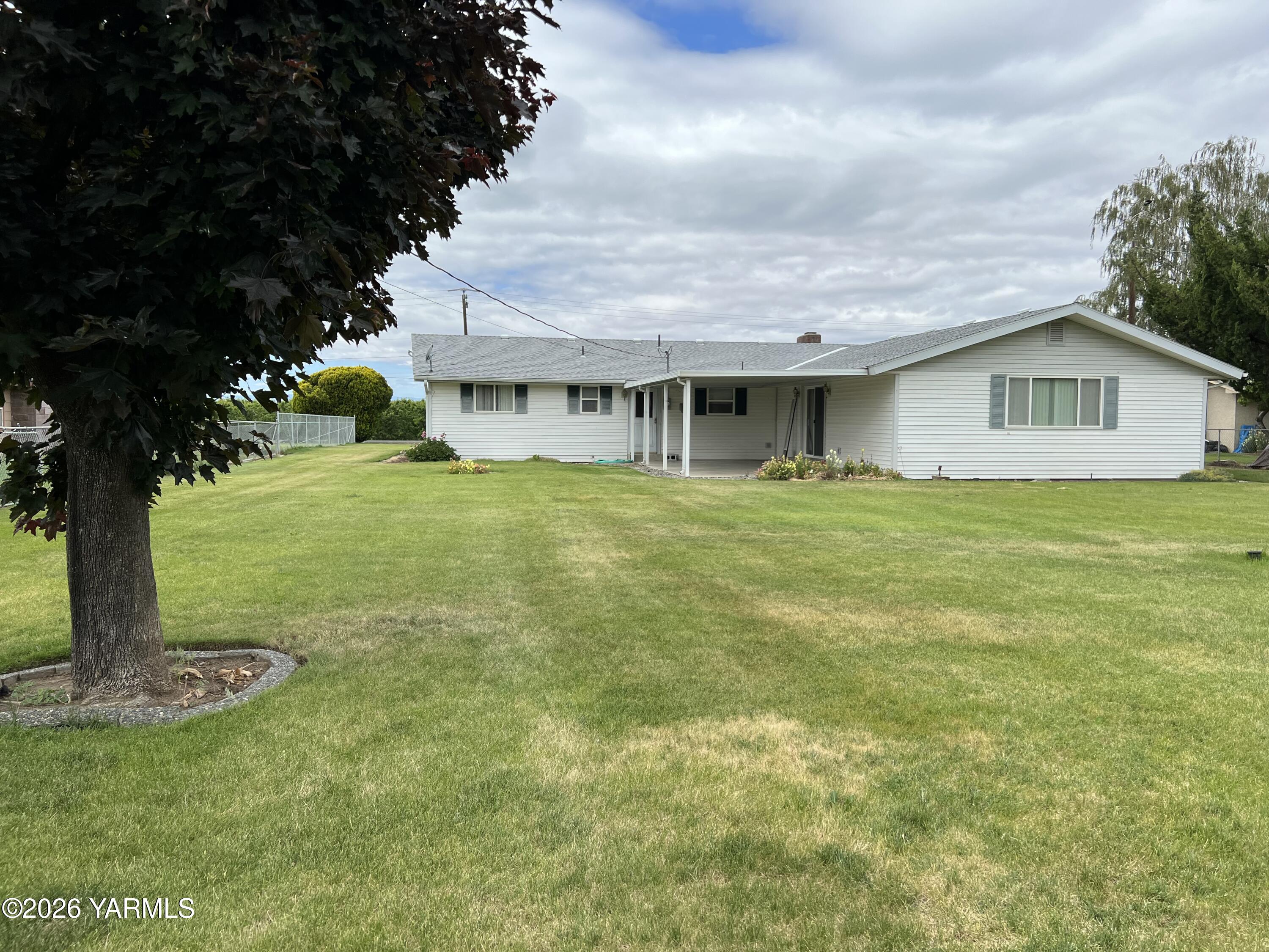 2091 Ashue Road Wapato, WA 98951 - Photo 26 of 27 IMG_2252