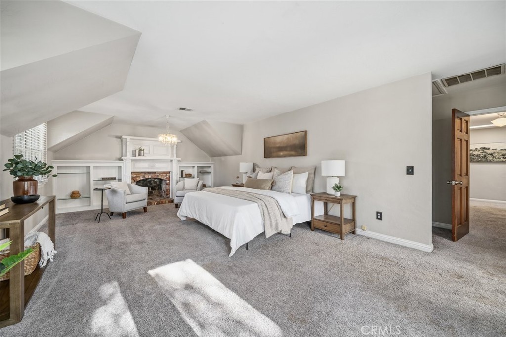 12250 San Antonio Road Atascadero, CA 93422 - Photo 19 of 46 a bed room with furniture and a lamp