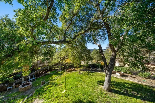 a view of yard with green space
