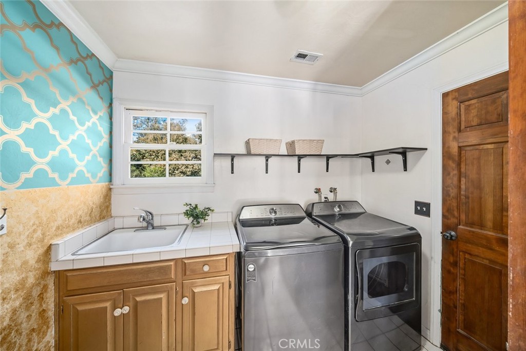 12250 San Antonio Road Atascadero, CA 93422 - Photo 44 of 46 a utility room with closet dryer and washer