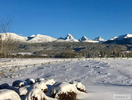 $550,000 | 1990 Snow Crest Ranch Drive, Driggs, ID 83422