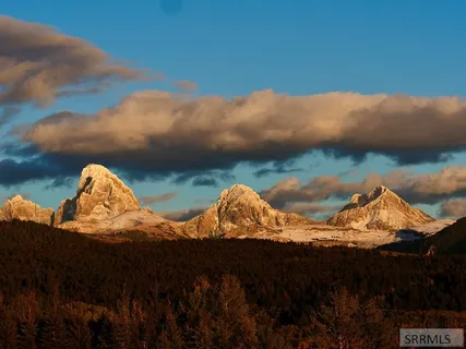 $550,000 | 1990 Snow Crest Ranch Drive, Driggs, ID 83422