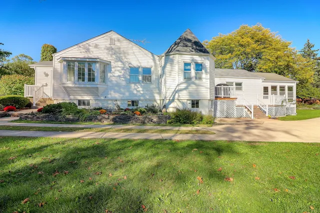 $449,000 | 635 South Finley Road, Lombard, IL 60148