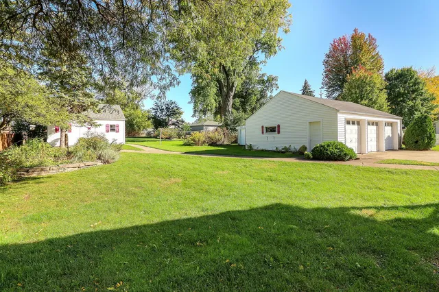 $449,000 | 635 South Finley Road, Lombard, IL 60148