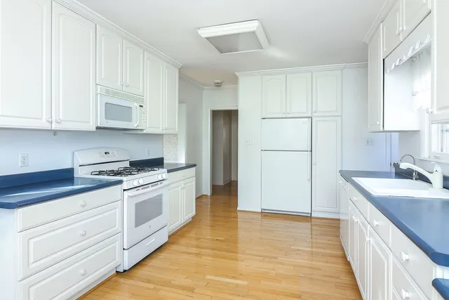 $449,000 | 635 South Finley Road, Lombard, IL 60148