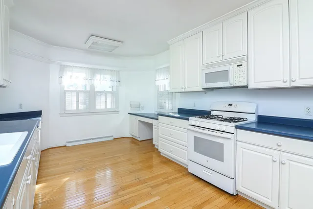 $449,000 | 635 South Finley Road, Lombard, IL 60148