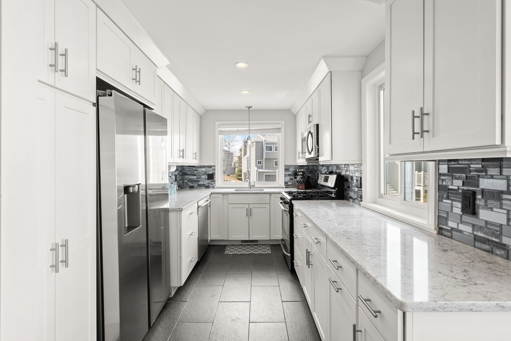 255 North Road, Unit 31 Chelmsford, MA 01824 - Photo 8 of 37