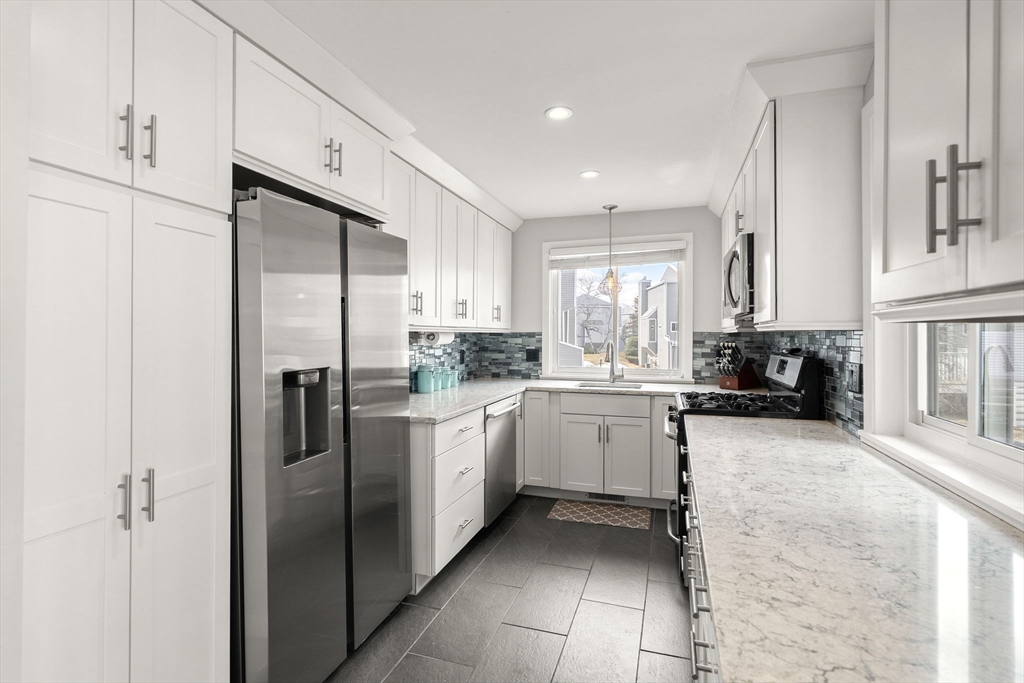 255 North Road, Unit 31 Chelmsford, MA 01824 - Photo 9 of 37