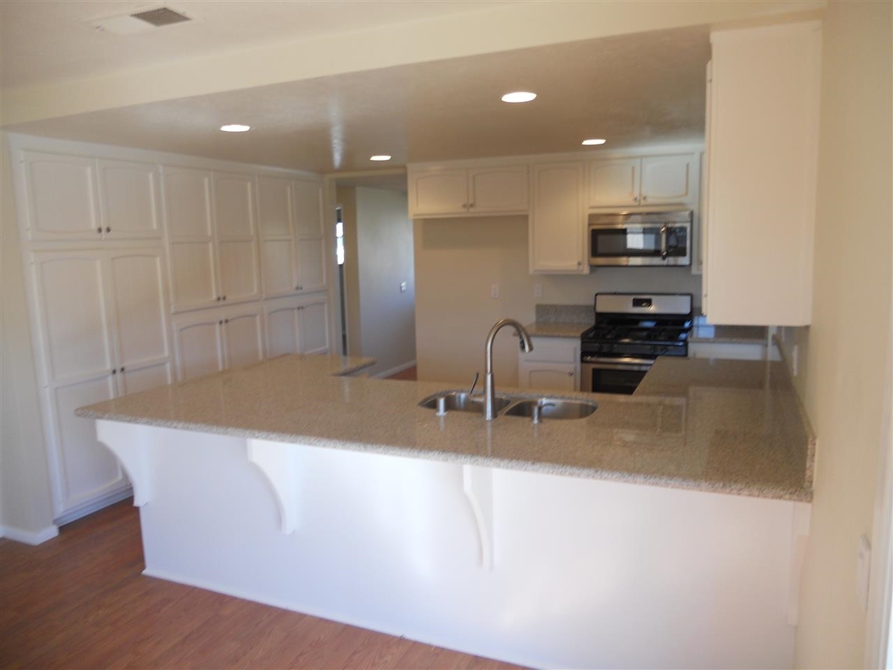 4033 Via Rio Avenue Oceanside, CA 92057 - Photo 5 of 20