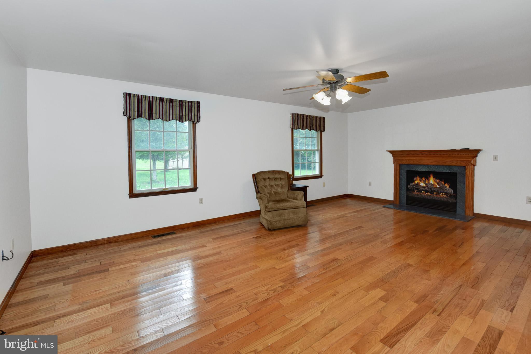 12821 Chesterville Road Galena, MD 21635 - Photo 4 of 29 Living Room