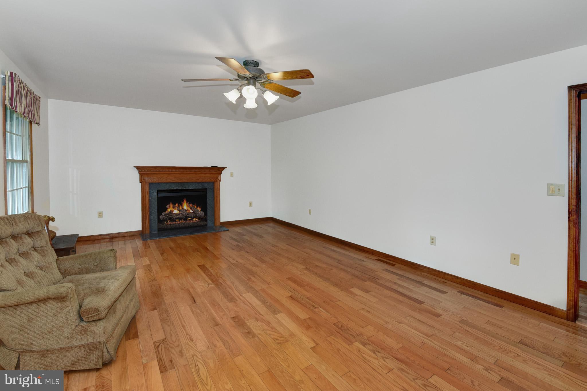 12821 Chesterville Road Galena, MD 21635 - Photo 10 of 29 Living Room