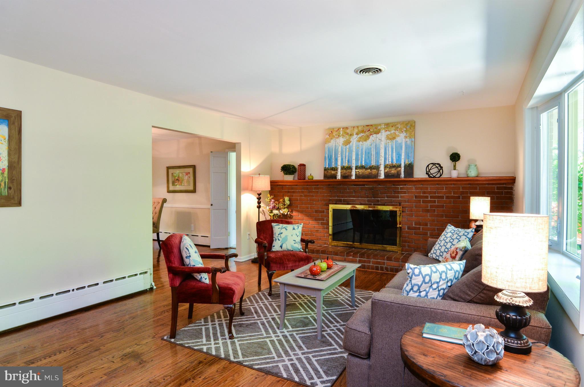 45 Bryants Nursery Road Silver Spring, MD 20905 - Photo 5 of 30 Living Room
