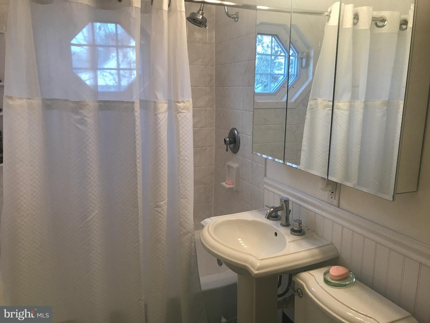 9333 Andover Road Philadelphia, PA 19114 - Photo 16 of 17 Bathroom