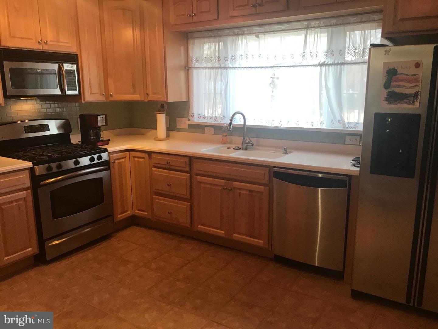9333 Andover Road Philadelphia, PA 19114 - Photo 5 of 17 Kitchen