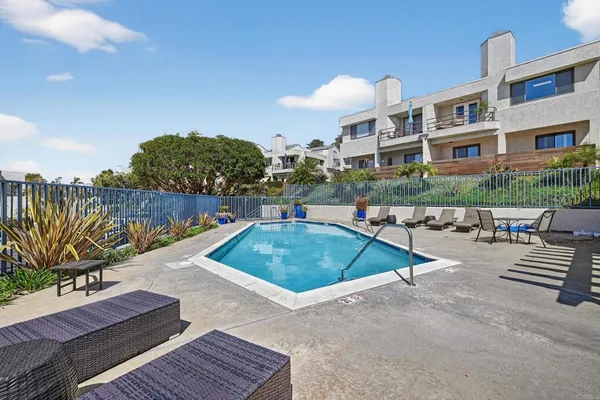 $1,649,000 | 965 Hygeia Avenue, Encinitas, CA 92024