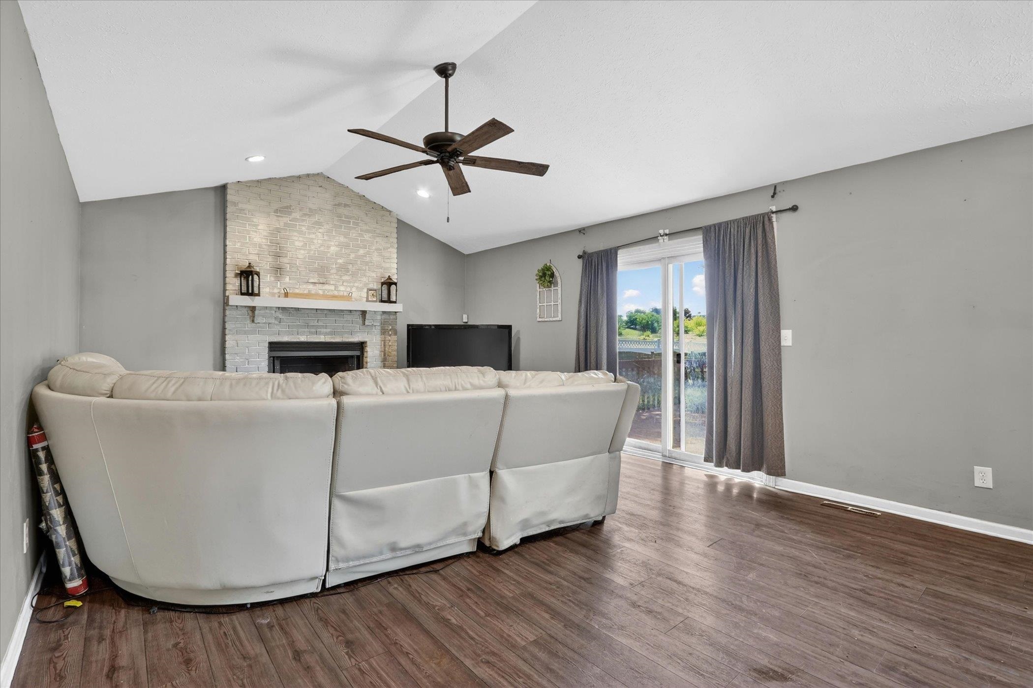 3296 North Trainer Road Rockford, IL 61114 - Photo 4 of 51