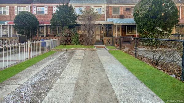 a front view of house with yard
