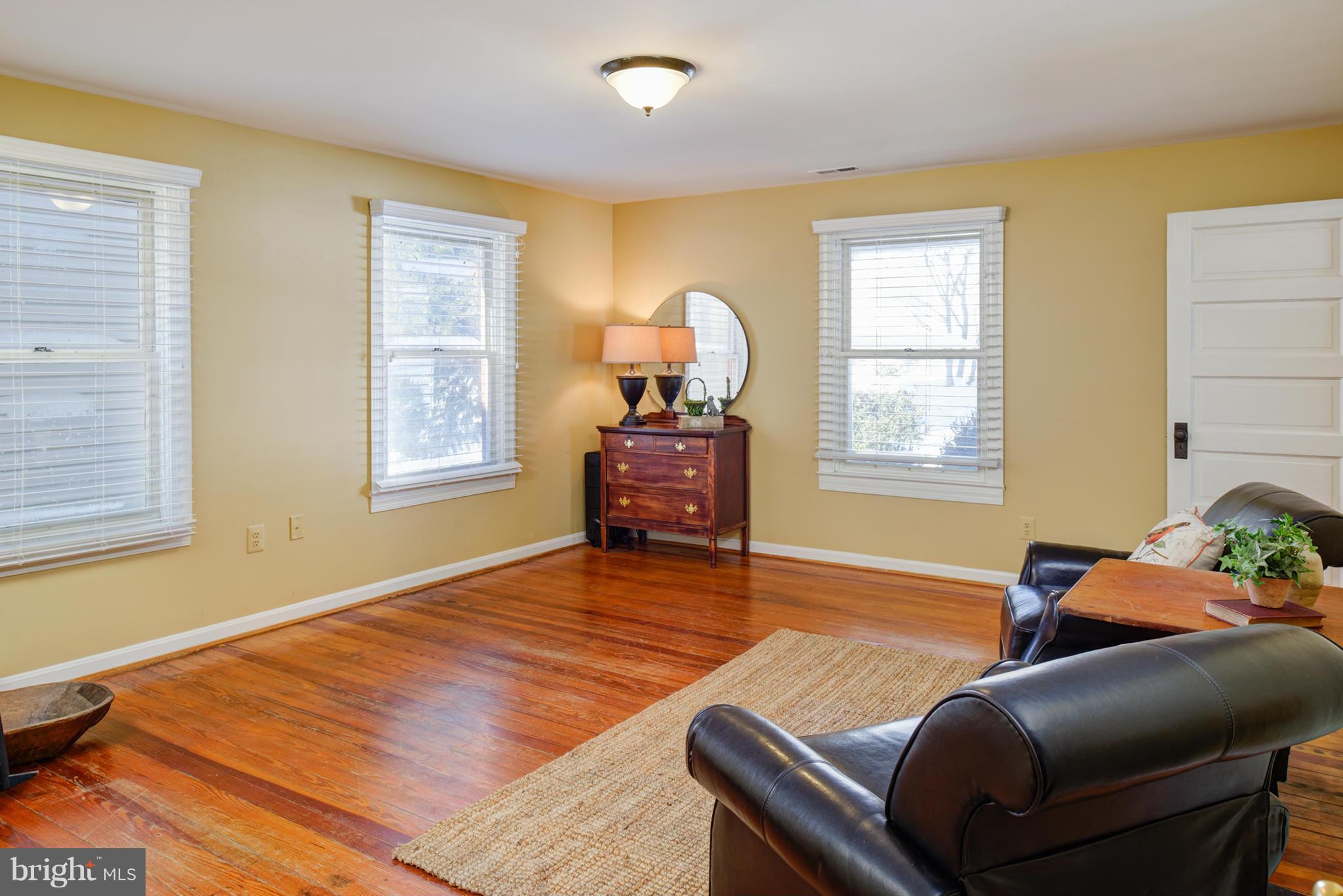 35267 Paxson Road Round Hill, VA 20141 - Photo 13 of 29 LIVING ROOM