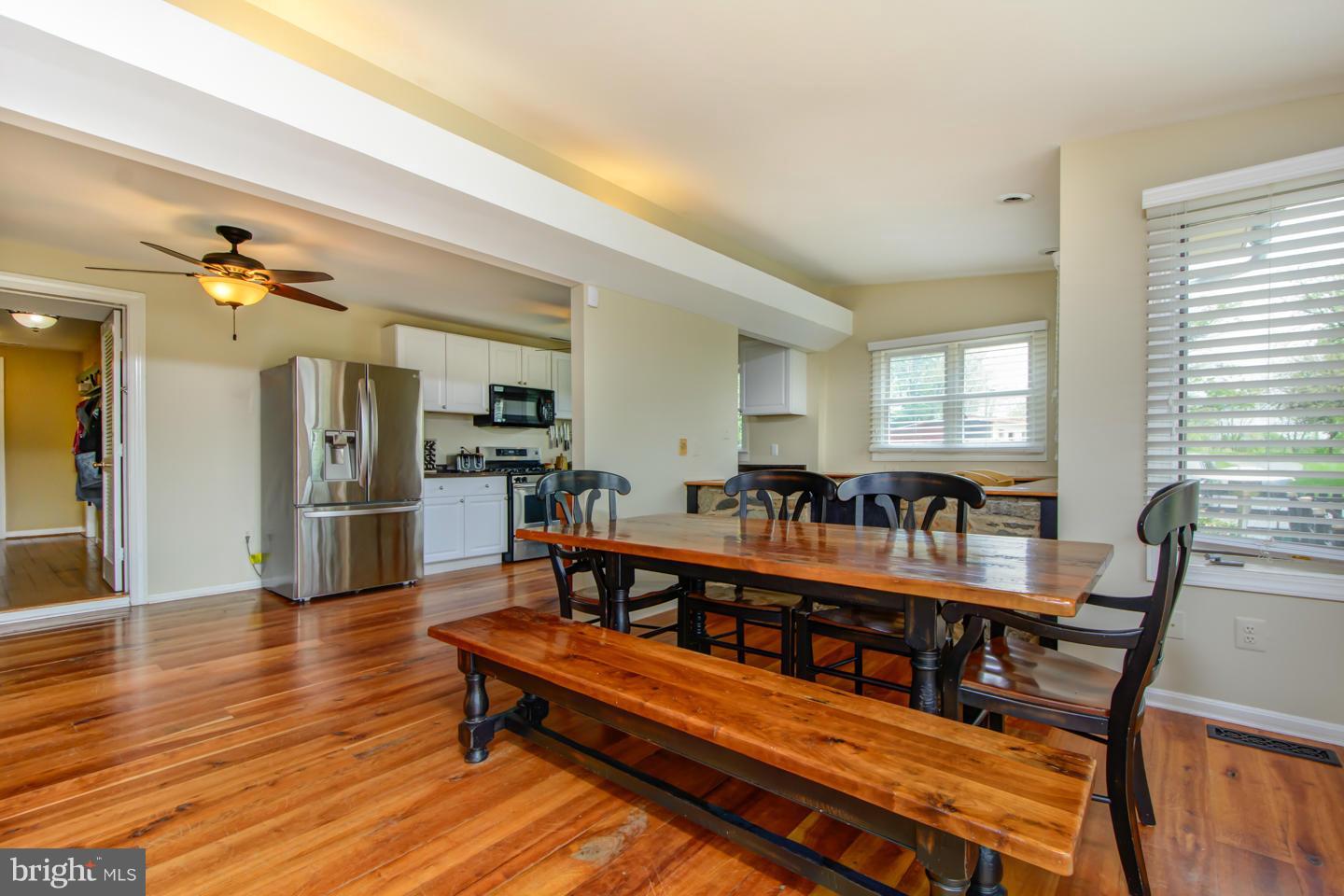 35267 Paxson Road Round Hill, VA 20141 - Photo 6 of 29 SPACIOUS EAT IN KITCHEN