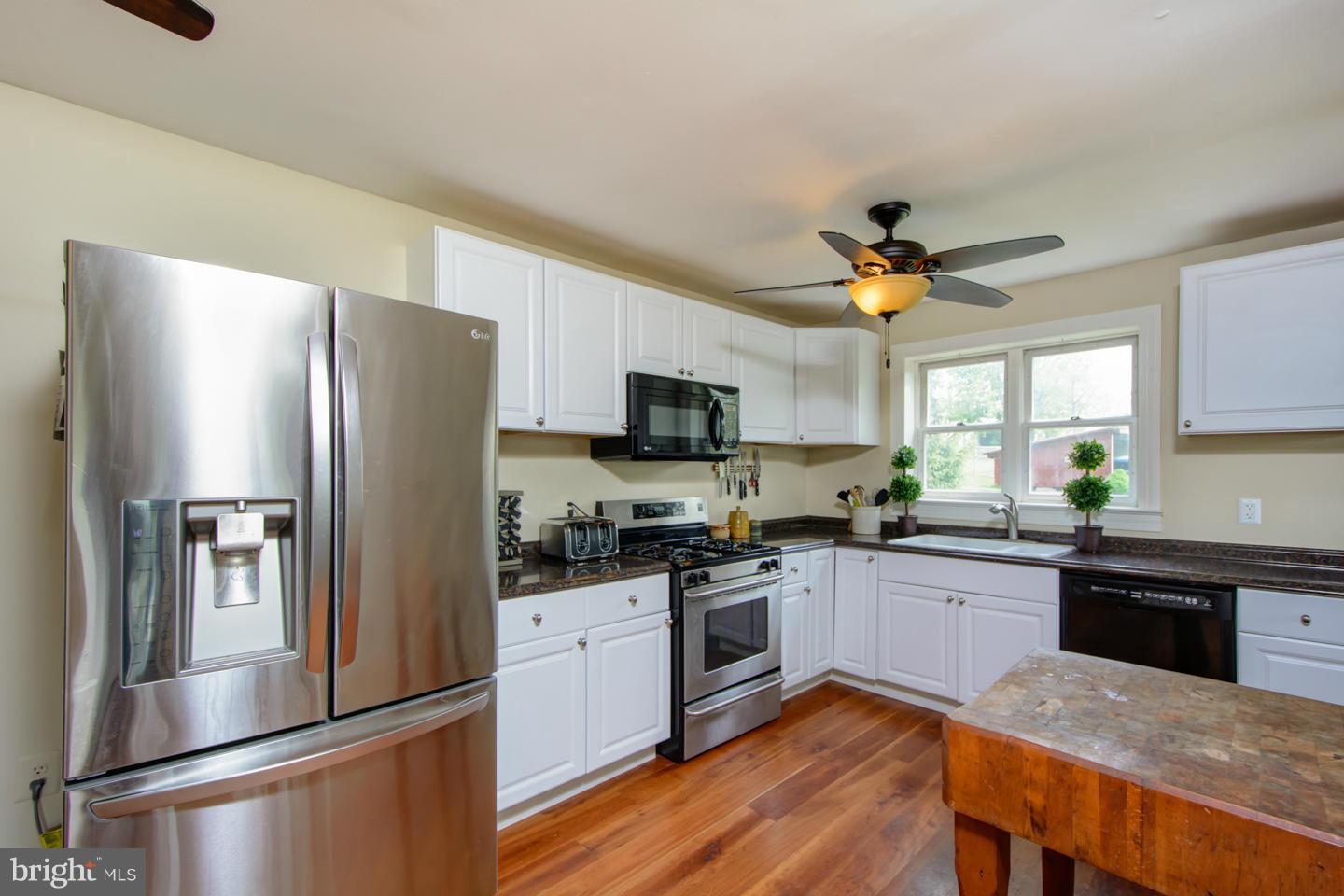 35267 Paxson Road Round Hill, VA 20141 - Photo 7 of 29 UPDATED KITCHEN