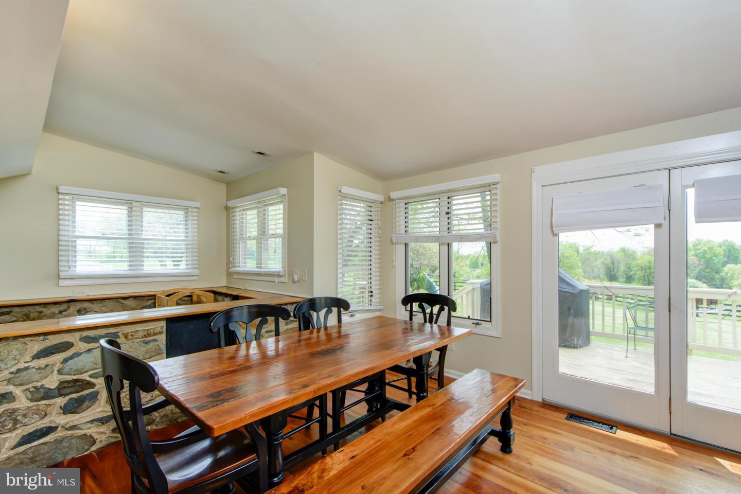 35267 Paxson Road Round Hill, VA 20141 - Photo 8 of 29 SPACIOUS EAT IN KITCHEN