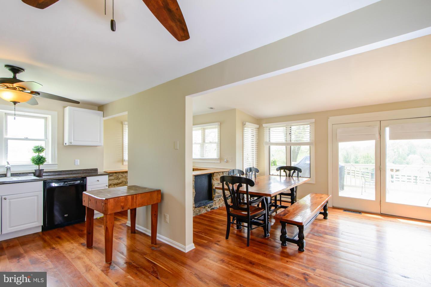 35267 Paxson Road Round Hill, VA 20141 - Photo 9 of 29 KITCHEN BREAKFAST AREA