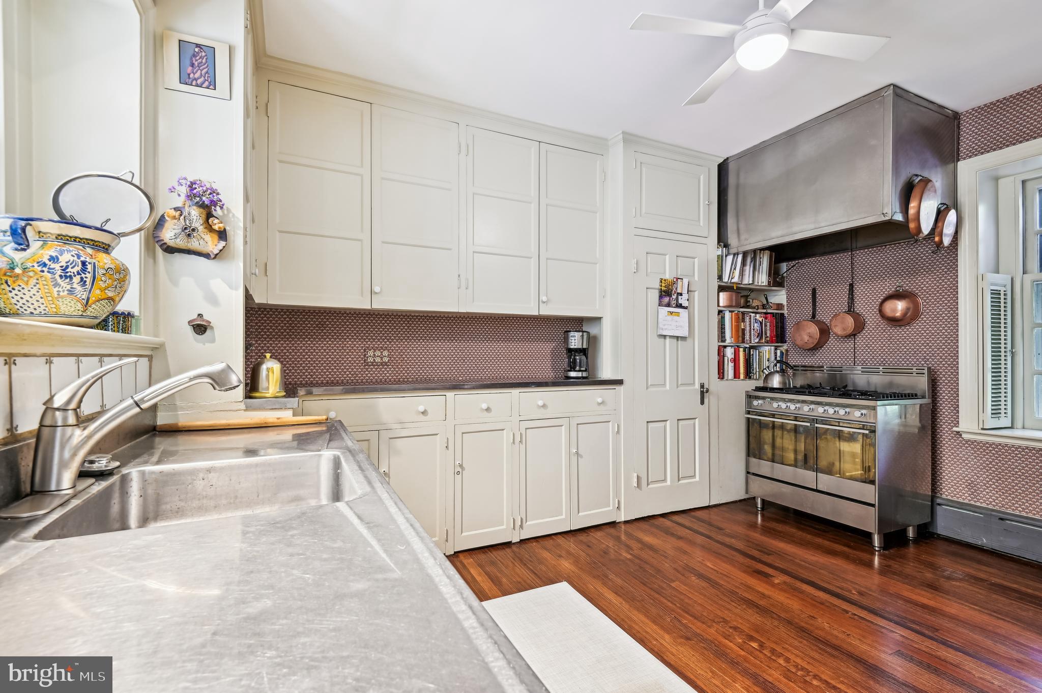 5110 Springlake Way Baltimore, MD 21212 - Photo 12 of 49 Kitchen