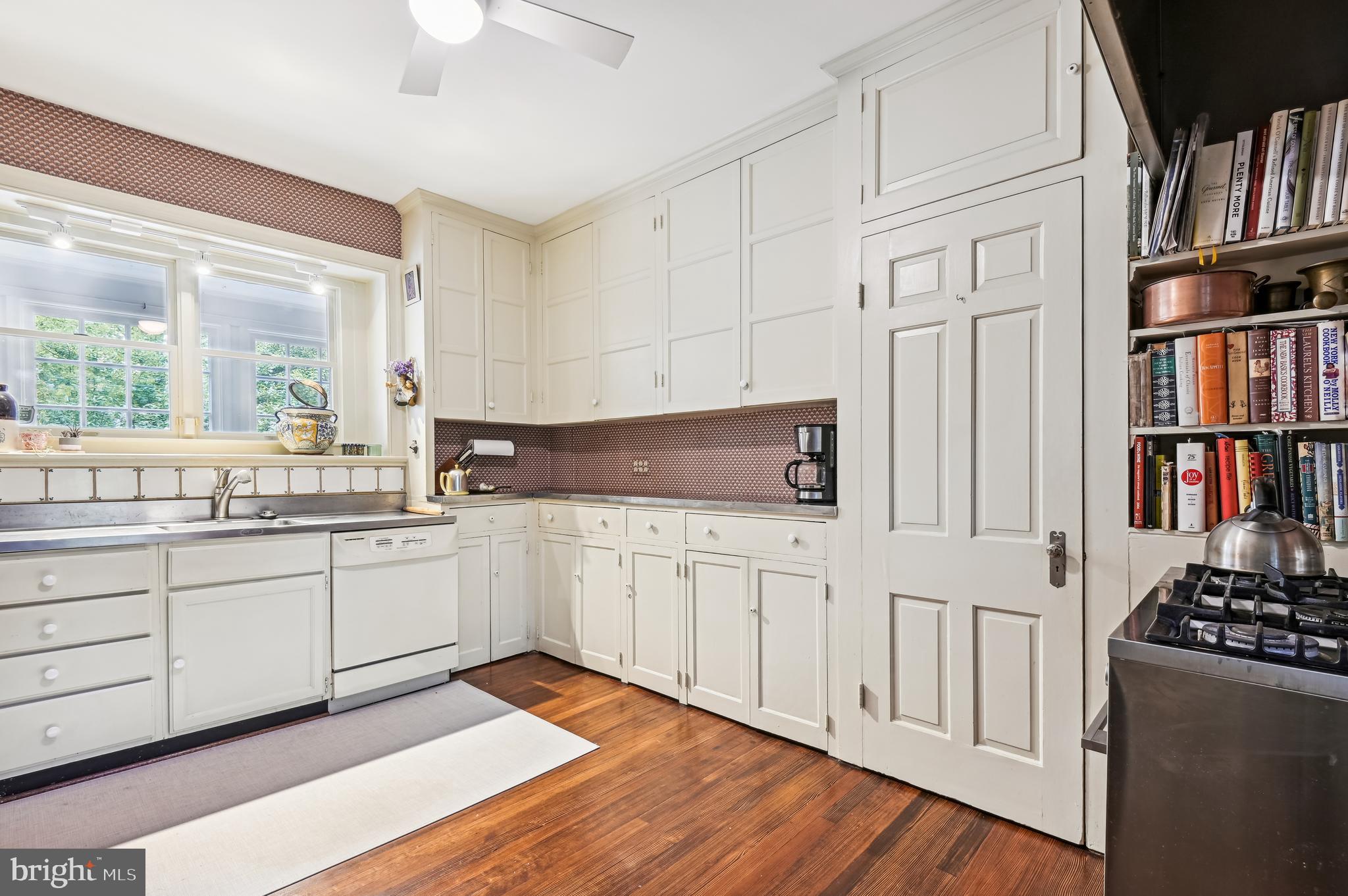 5110 Springlake Way Baltimore, MD 21212 - Photo 13 of 49 Kitchen