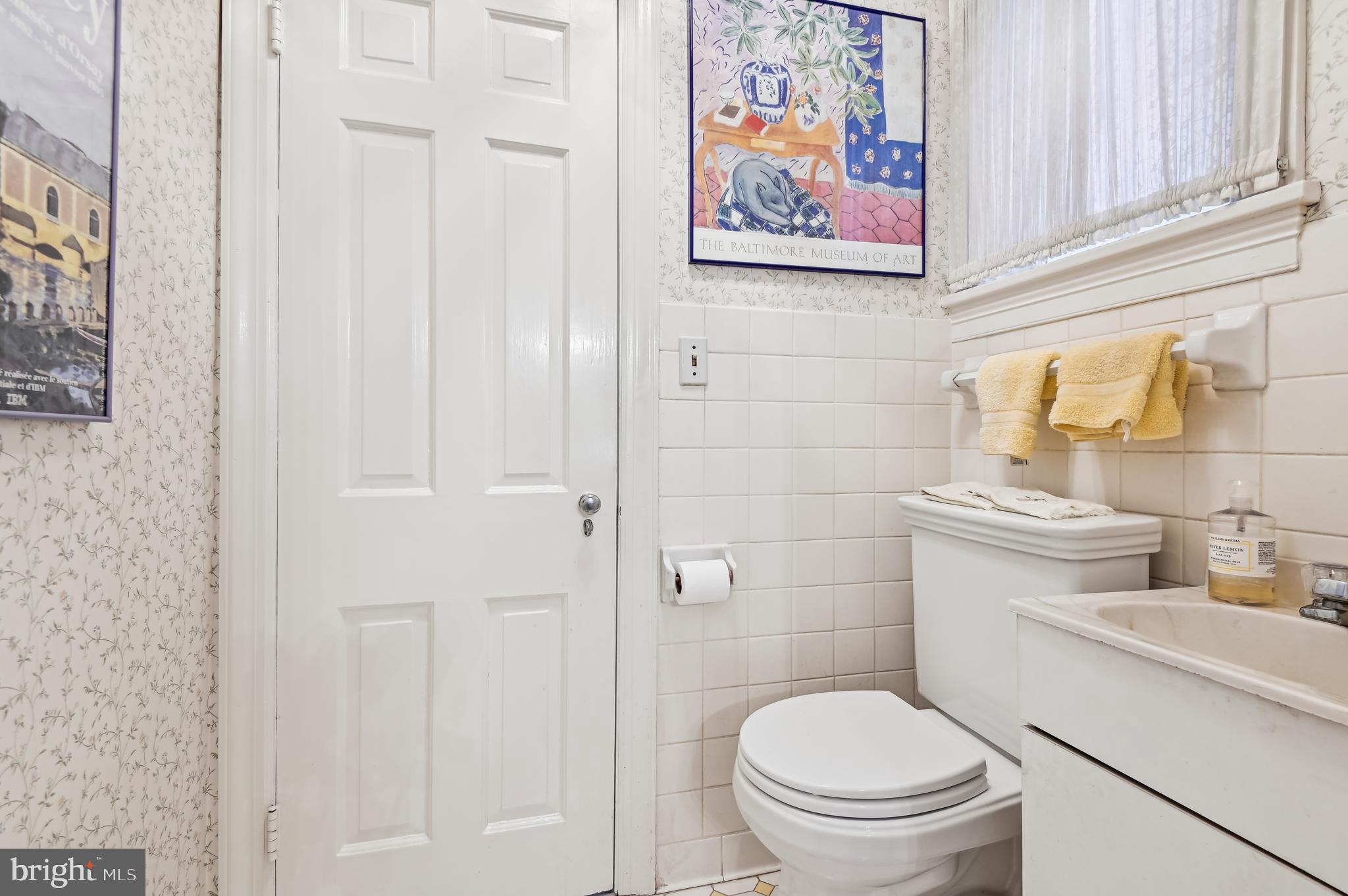 5110 Springlake Way Baltimore, MD 21212 - Photo 20 of 49 Powder room