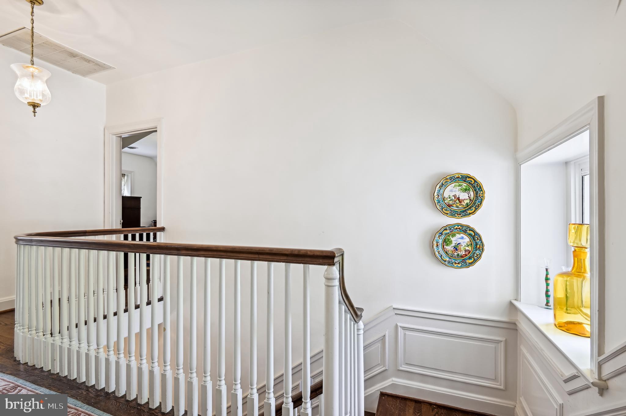 5110 Springlake Way Baltimore, MD 21212 - Photo 31 of 49 Upper level hall
