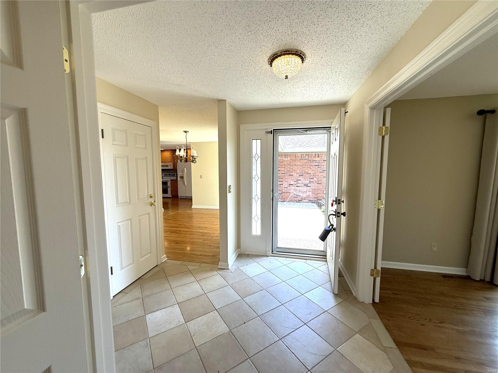 643 Spring Meadows Drive Ballwin, MO 63011 - Photo 2 of 29