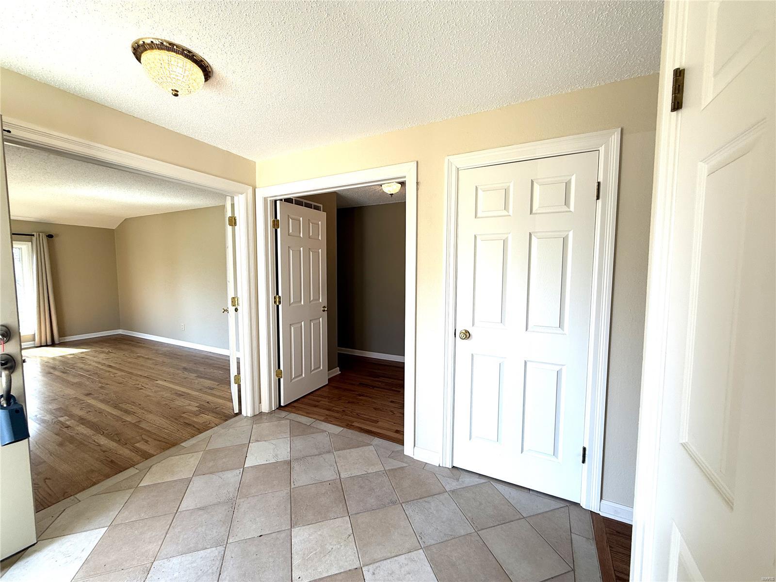 643 Spring Meadows Drive Ballwin, MO 63011 - Photo 3 of 29