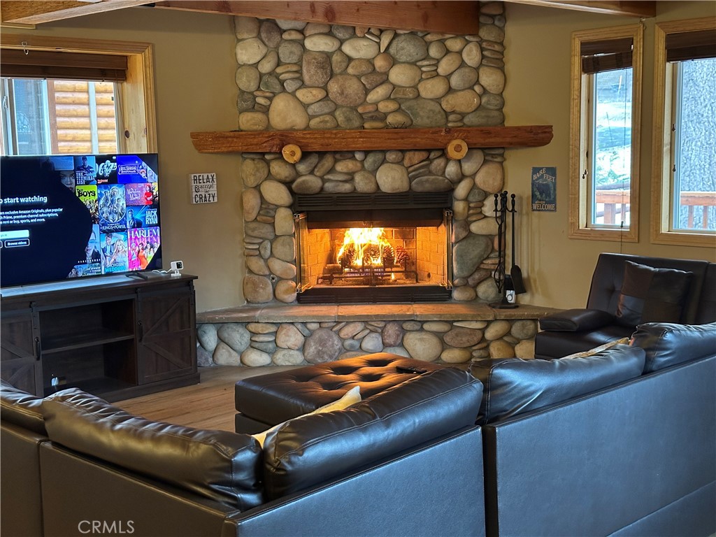 43632 Shasta Road Big Bear Lake, CA 92315 - Photo 5 of 30 a room with furniture and window