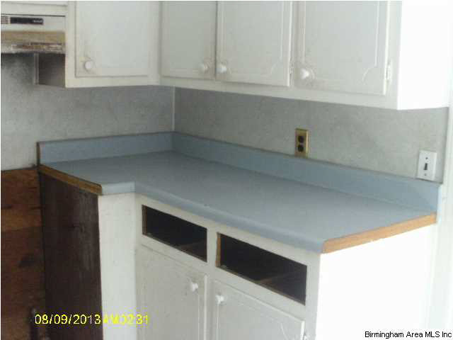 608 26th Street Southwest Birmingham, AL 35211 - Photo 4 of 9