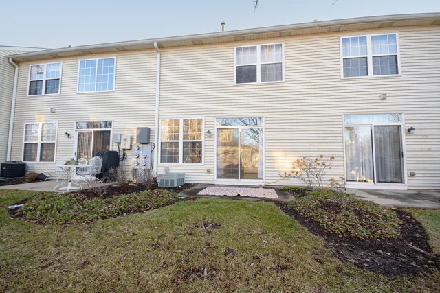 $2,500 | 2976 White Thorn Circle, Naperville, IL 60564