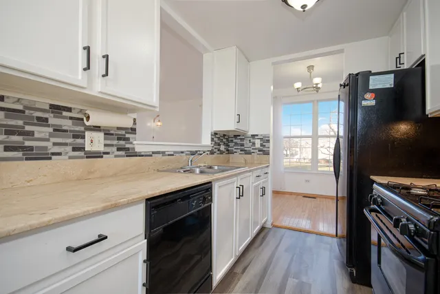 $2,500 | 2976 White Thorn Circle, Naperville, IL 60564