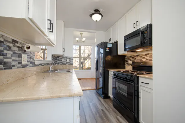 $2,500 | 2976 White Thorn Circle, Naperville, IL 60564