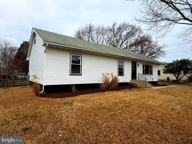 a front view of house with yard patio and green space