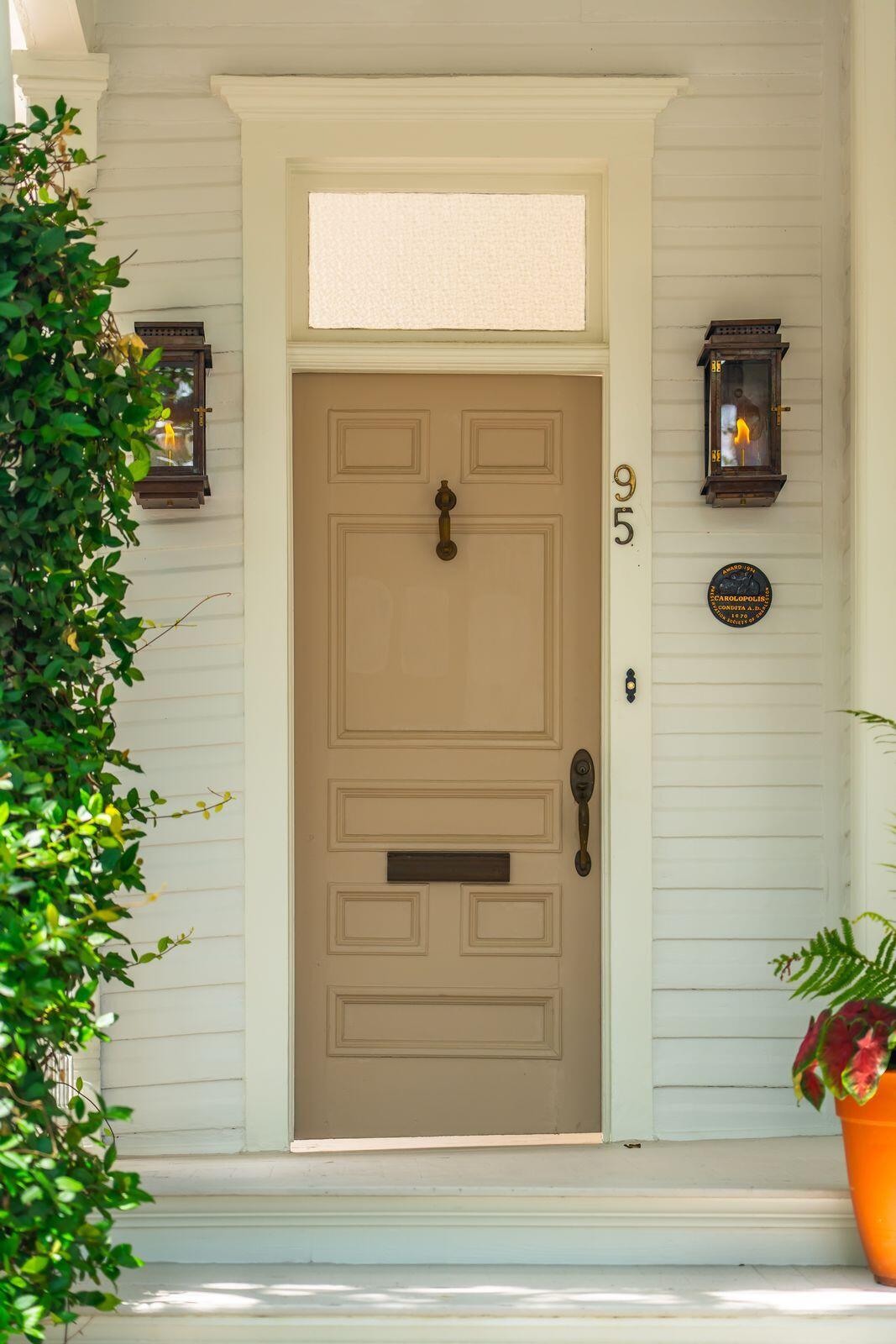 95 Church Street Charleston, SC 29401 - Photo 6 of 87 Gas Laterns