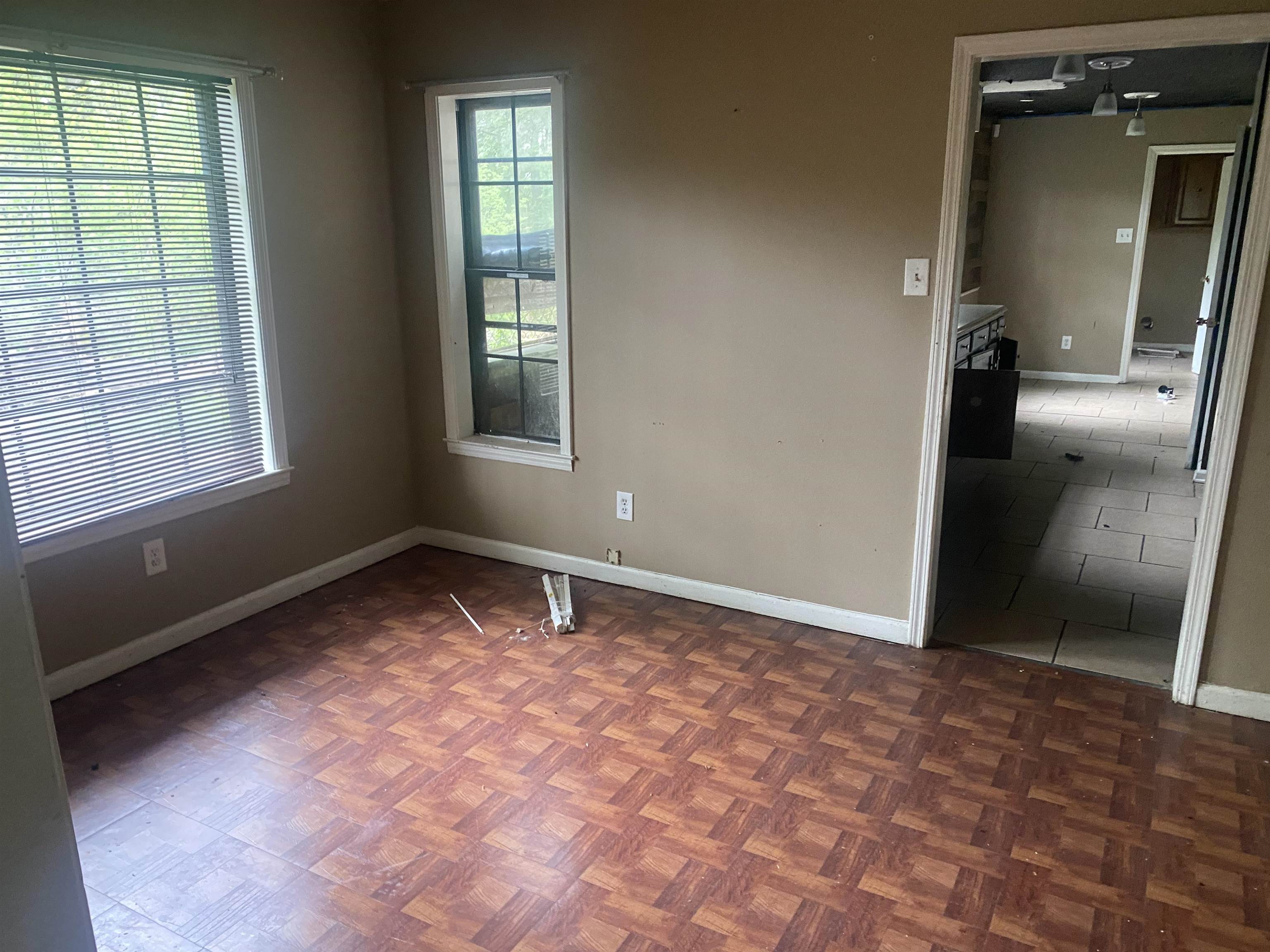 3051 Knight Road Memphis, TN 38118 - Photo 6 of 18 an empty room with windows and closet