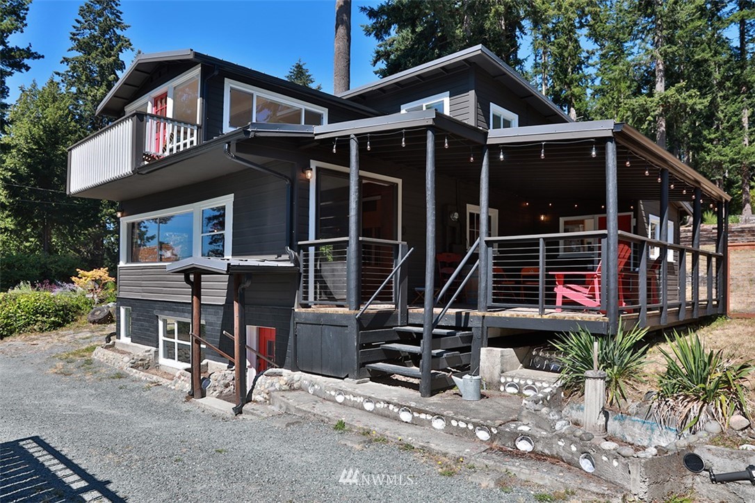 5837 Mutiny Bay Road Freeland, WA 98249 - Photo 3 of 40 front view of a house with a porch