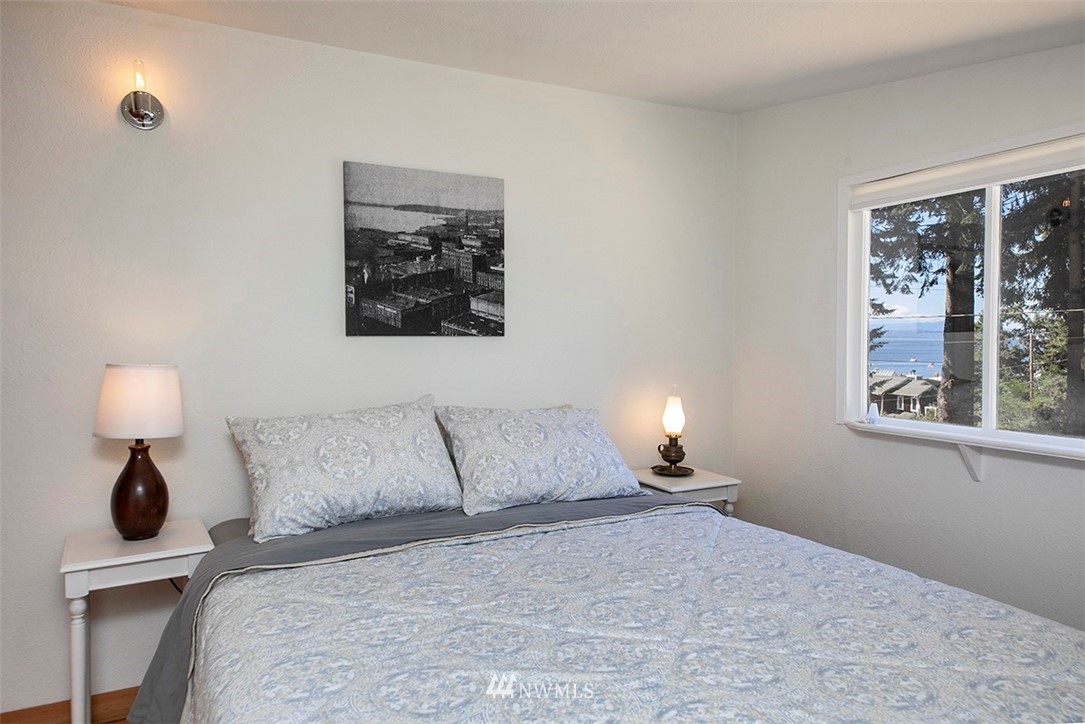 5837 Mutiny Bay Road Freeland, WA 98249 - Photo 26 of 40 a bedroom with a bed and a window