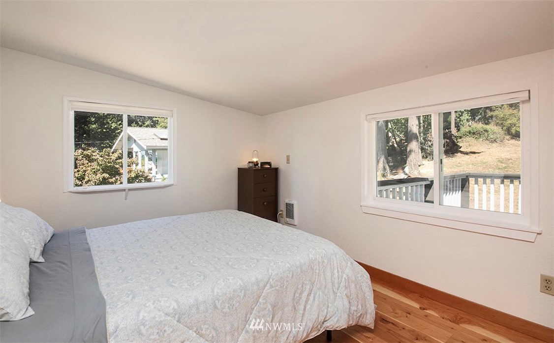 5837 Mutiny Bay Road Freeland, WA 98249 - Photo 27 of 40 a bedroom with a bed and a window