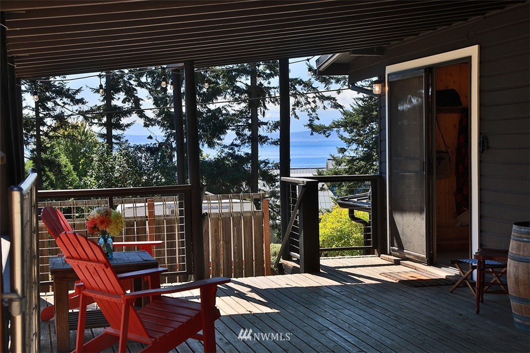 5837 Mutiny Bay Road Freeland, WA 98249 - Photo 4 of 40 a view of a chairs and table in the patio