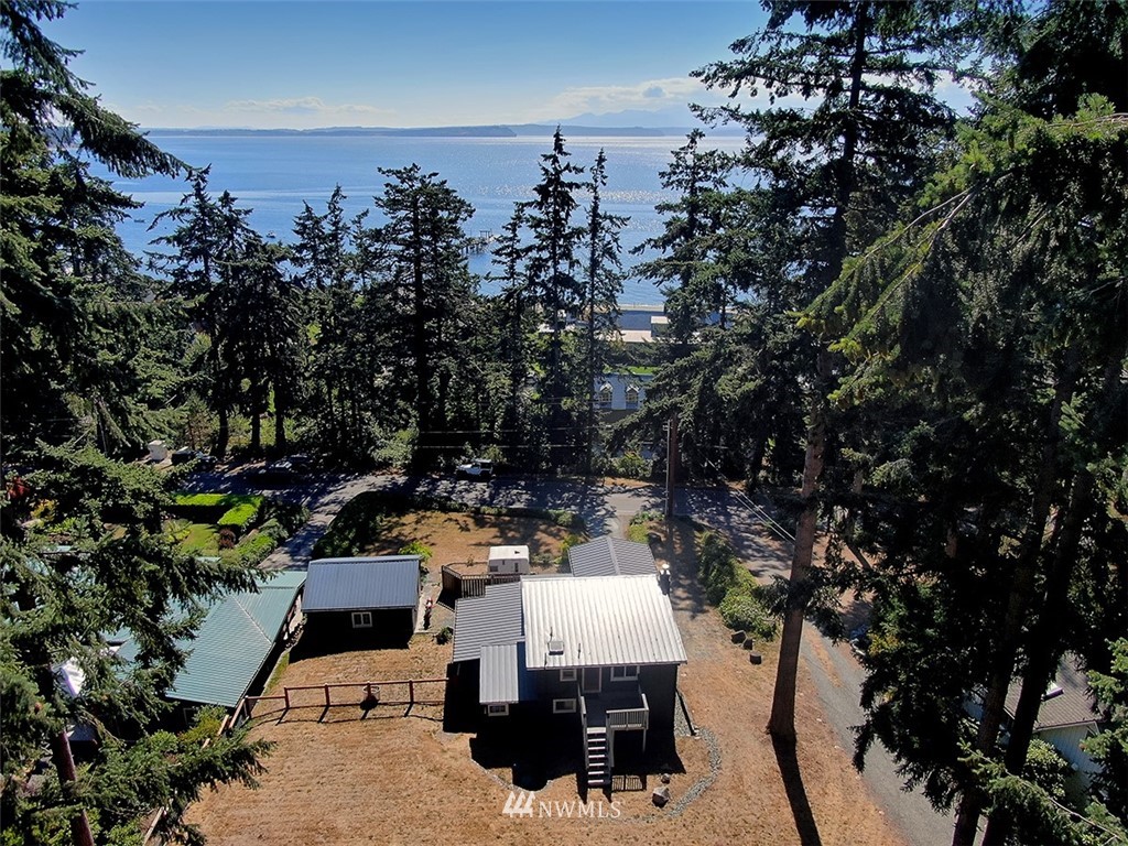 5837 Mutiny Bay Road Freeland, WA 98249 - Photo 34 of 40 a view of a terrace with sitting area