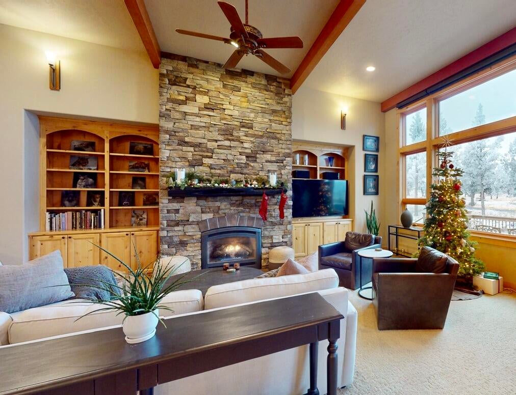 17686 Mountain View Road Sisters, OR 97759 - Photo 10 of 37 Great Room