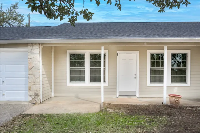 $2,100 | 15302 Cavalier Canyon Drive, Unit B, Lakeway, TX 78734