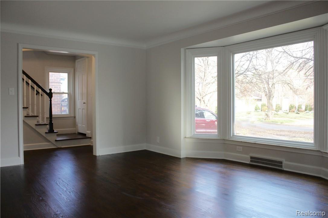 20235 Picadilly Road Detroit, MI 48221 - Photo 9 of 15 Bay Window.jpg
